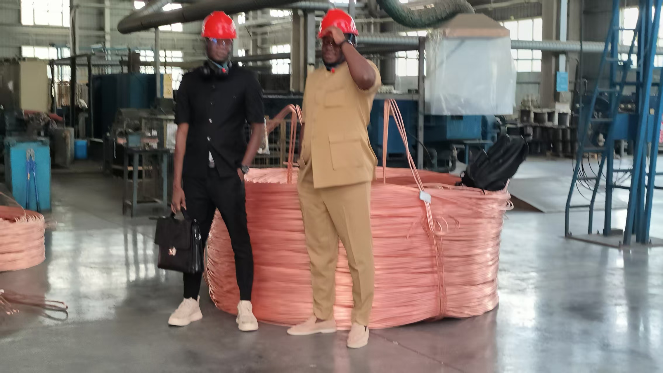 African Client Visits Sitong Cable Factory, Orders Three Containers of Low-Voltage Cable On-Site